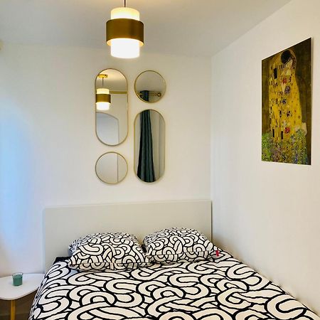 Joli Appartement Renove Incluant Parking A 10 Min De Paris ナンテール エクステリア 写真