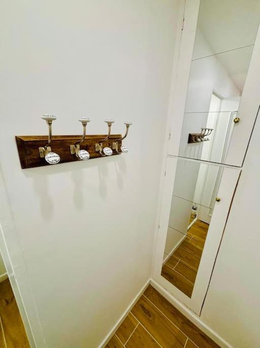 Joli Appartement Renove Incluant Parking A 10 Min De Paris ナンテール エクステリア 写真