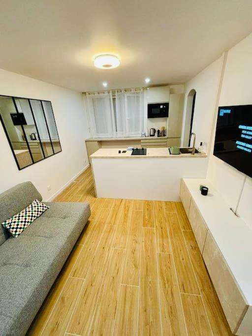Joli Appartement Renove Incluant Parking A 10 Min De Paris ナンテール エクステリア 写真
