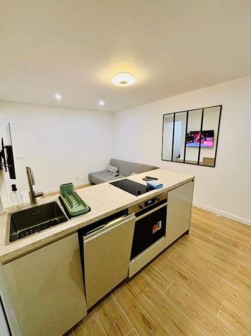 Joli Appartement Renove Incluant Parking A 10 Min De Paris ナンテール エクステリア 写真