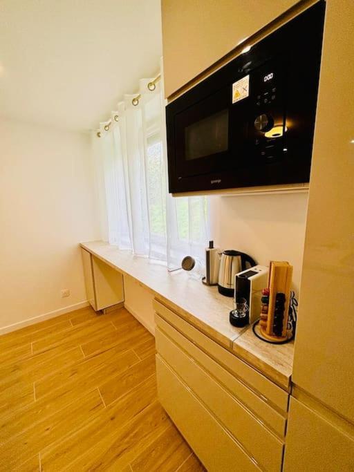 Joli Appartement Renove Incluant Parking A 10 Min De Paris ナンテール エクステリア 写真