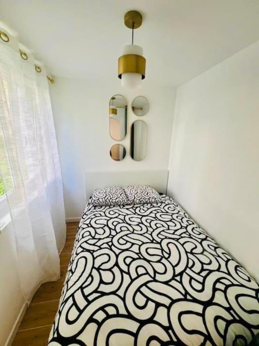 Joli Appartement Renove Incluant Parking A 10 Min De Paris ナンテール エクステリア 写真