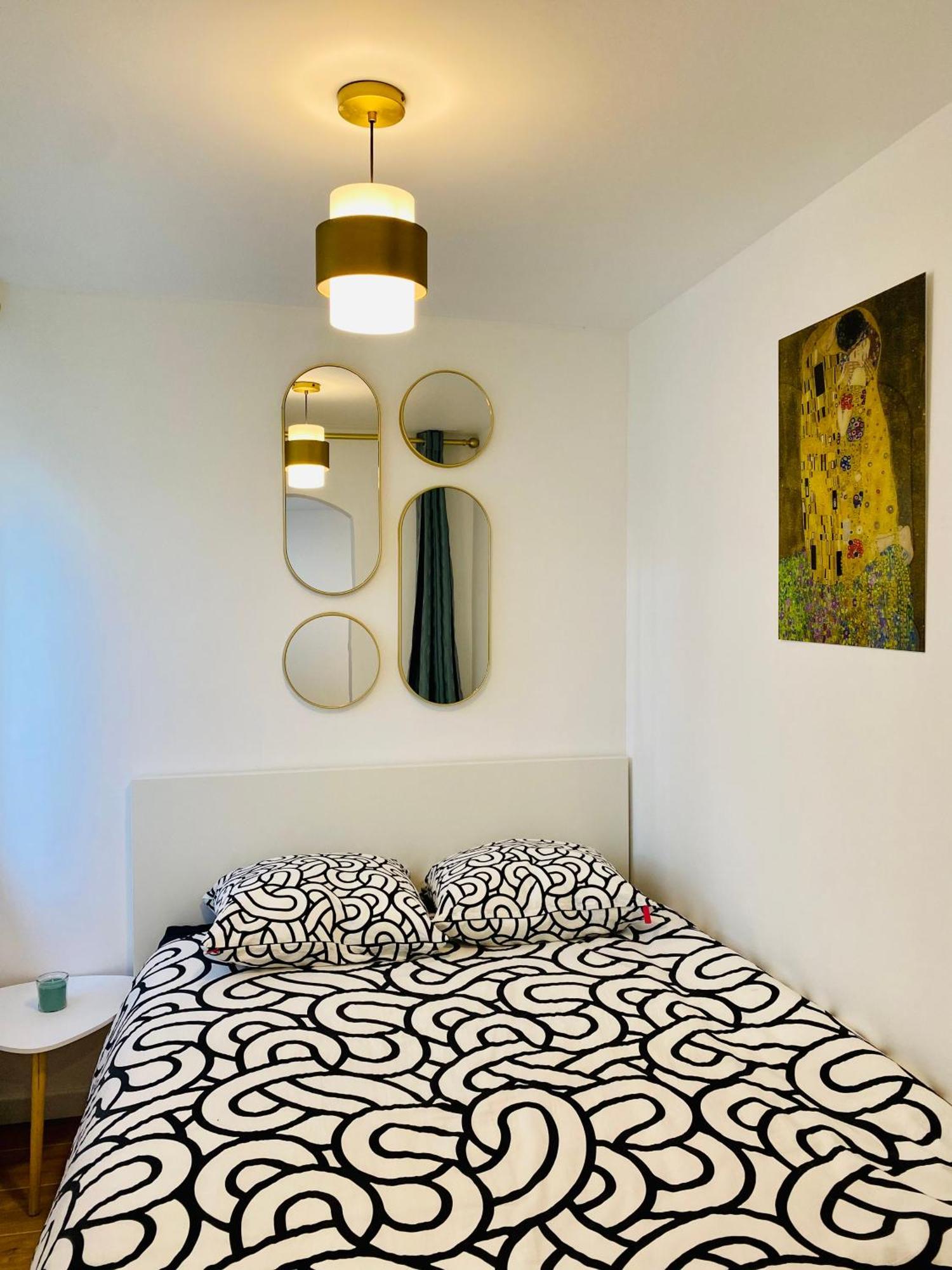 Joli Appartement Renove Incluant Parking A 10 Min De Paris ナンテール エクステリア 写真